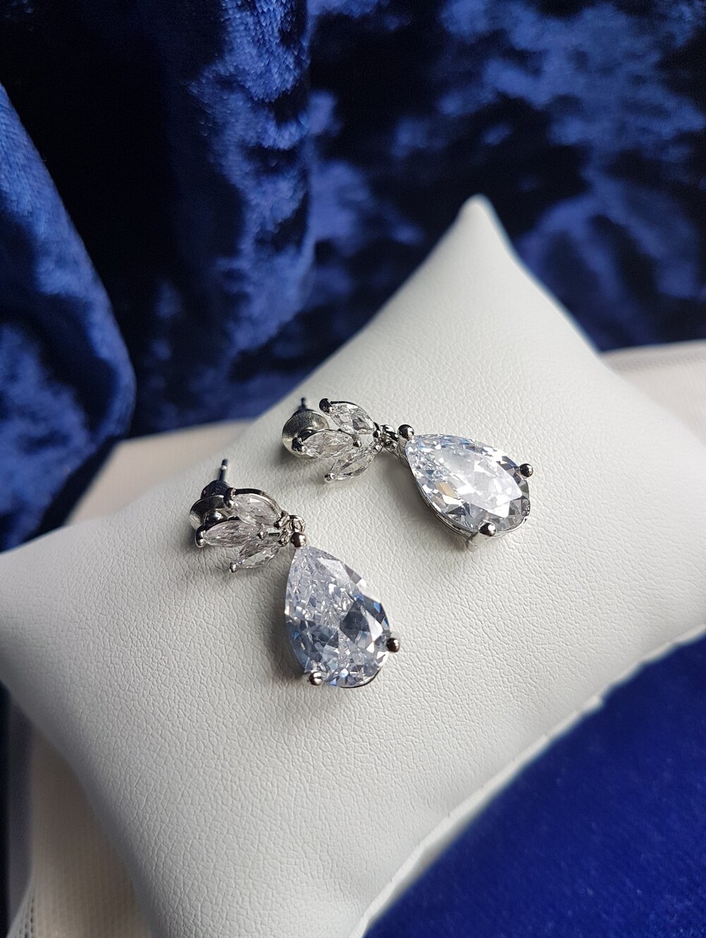 Swarovski Elements Platinum Marquis Teardrop Leaf Chain Necklace & Earrings SET - Picture 8 of 14